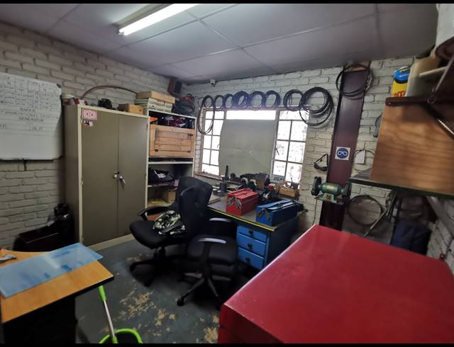 1,500M² FACTORY TO LET IN WADEVILLE